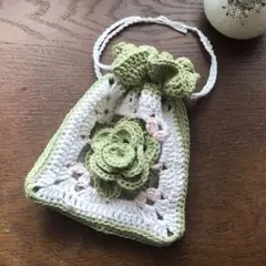 No28バラのモチーフ巾着　グリーン　手作り　ハンドメイド　編み物　薔薇