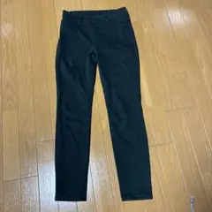 UNIQLO 濃い緑色のスキニーパンツ Mサイズ