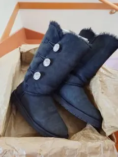 UGG（アグ）ムートンブーツ　トリプルスワロスキー23cm