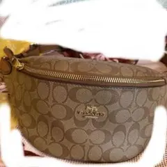 COACH ロゴパターン ボディバッグ ベージュ
