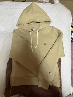チャンピオン　パーカー厚地