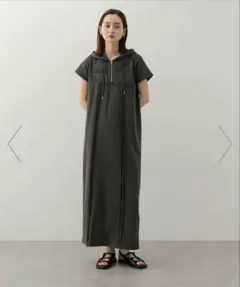 センスオブプレイスバイ　アーバンリサーチ　フーディージップワンピース