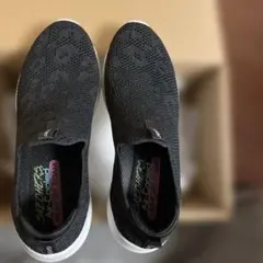 SKECHERS メモリーフォーム ブラックスニーカー