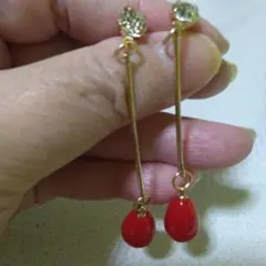 クリスタル赤ティアドロップピアス