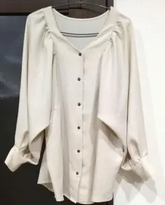 mystywoman　クリーム色 Vネック ボタン付き シャツ　アウター