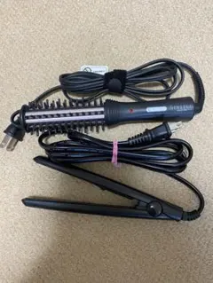 テスコムのSTYLEUP カールアイロンと、別ブランドの携帯用アイロンのセット