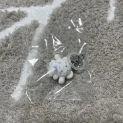 サンリオ　ふわふわスノー　めじるしアクセサリー　シナモン