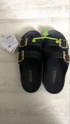 crocs クロックス サタデー メタリックバックル サンダル 24cm - メルカリ