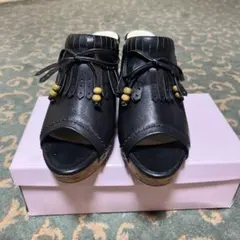 ダイアナ　フリンジビーズ装飾オープントゥサンダル