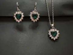 エメラルドグリーン ハート型 ネックレスとピアスセット