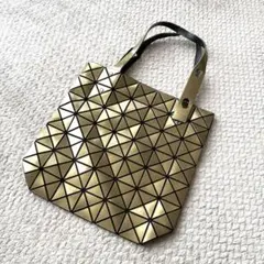 バオバオイッセイミヤケ BAOBAO ISSEYMIYAKE ゴールドバッグ