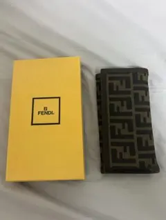 FENDI ズッカ柄 長財布 二つ折り ブラウンのサムネイル