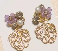 薄紫系お花モチーフゴールドイヤリング　ピアス☆ハンドメイド☆金具選択できます
