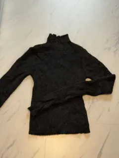 黒ラメタートルネックニット