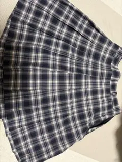 ネイビーとホワイトのチェック柄プリーツスカート　紺色　丈長め　制服