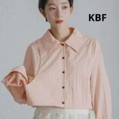 KBF ○ バックギャザークロップドシャツ ピンクのサムネイル