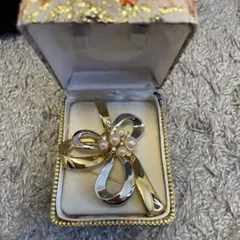 リボン型ブローチ ゴールド シルバー パール