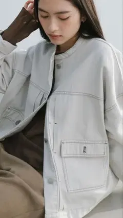 and me ノーカラーツイルデニムジャケット
