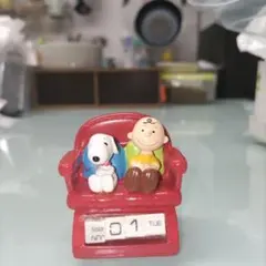 スヌーピー チャーリー・ブラウン カレンダー付きフィギュア