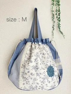 【Mサイズ】フリル巾着トートバッグ＊くすみブルー花と小鳥オックス&ドイリーレース