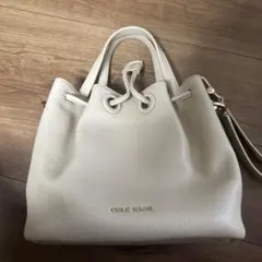 Cole Haan ベージュ ドローストリングショルダーバッグ