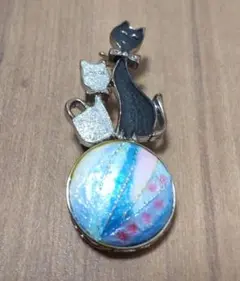 猫 ブローチ 七宝焼 ？