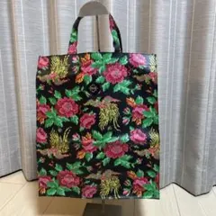 モン族花刺繍大振りバック　新品未使用 新品 モン族 花 刺繍 トートバッグ ショルダーバッグ アジアン 派手 花