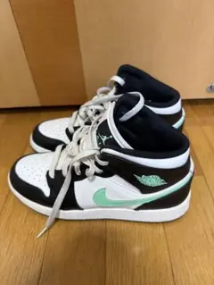 箱付き　Nike Air Jordan 1 Mid Jr.シューズ 24cm