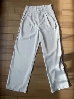 ホワイト プリーツ入り ワイドパンツ Sサイズ
