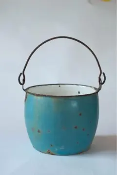 錆びた琺瑯の容器　古道具のサムネイル