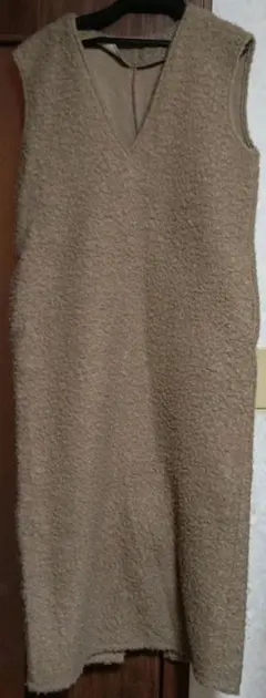 ALMA Design ベージュ ノースリーブ ロングモコモコワンピース