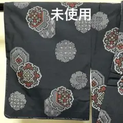 b681 正絹　袷　紬　華文　黒地　未使用しつけ付　着物のサムネイル