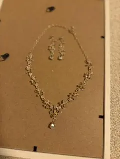 花モチーフ ネックレス・ピアスセット　ゴールド