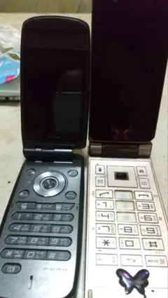 折りたたみ式携帯電話2台セット