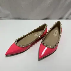 【新品】VALENTINO ロックスタッズ パテントレザー フラットパンプスのサムネイル