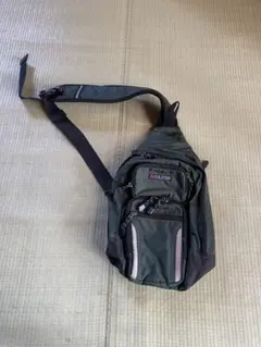 ダークグリーン スリングバッグ