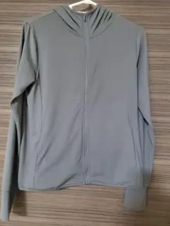 ユニクロ　エアリズムUVカットメッシュパーカ ダークグレー L
