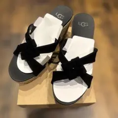 UGG サンダル　23㎝　黒のサムネイル