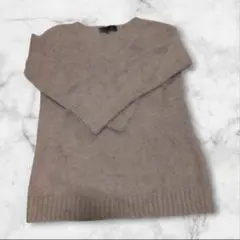 セールアンタイトル*アンゴラVネックニット　ふわふわ 厚手　やわらかい　暖かい