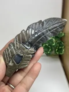 天然石　ボルケーノアゲート　カービング　フェザー　鳥の羽UV⭐️1739