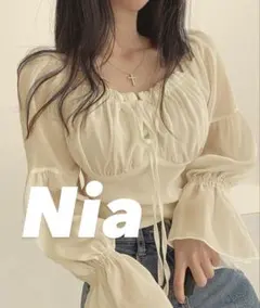 【Nia】ニア ホワイト 白 レースアップ シャーリング 長袖 ブラウス M