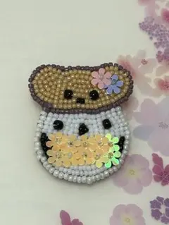 ハンドメイド　ビーズ刺繍ブローチ　くまさんシマエナガコラボ