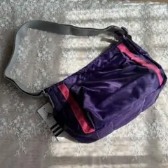 タグ付き　adidas 紫色メッシュショルダーバッグ