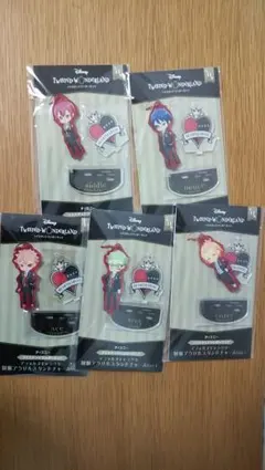 ツイステッドワンダーランド　制服アクリルスタンドチャーム ハーツラビュル寮