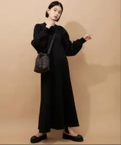 ブラック ワンピース ボリュームスリーブ バックボタン