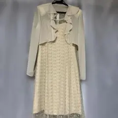 アイボリー フリル付きワンピーススーツ　レースたっぷり　9AR結婚式に　日本製