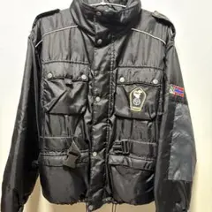 黒いナイロンジャケット ミリタリー風