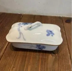ウェッジウッド ヴァイン 蓋物 陶器製小物入れ ワインリーフ - メルカリ