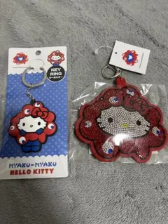 万博限定　ミャクミャク なりきりキティ　キラキラレザー&ラバーキーホルダーセット