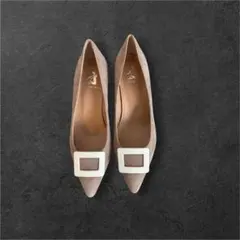 【新品】ブティックオーサキ　ベージュ スエード スクエアバックル　パンプス　24